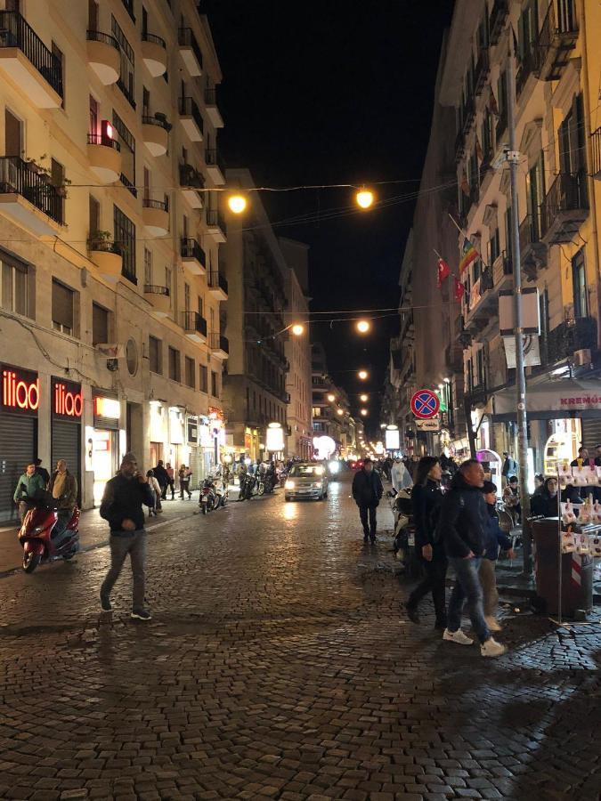 Piazza Carita' Centro Storico Lägenhet Neapel Exteriör bild