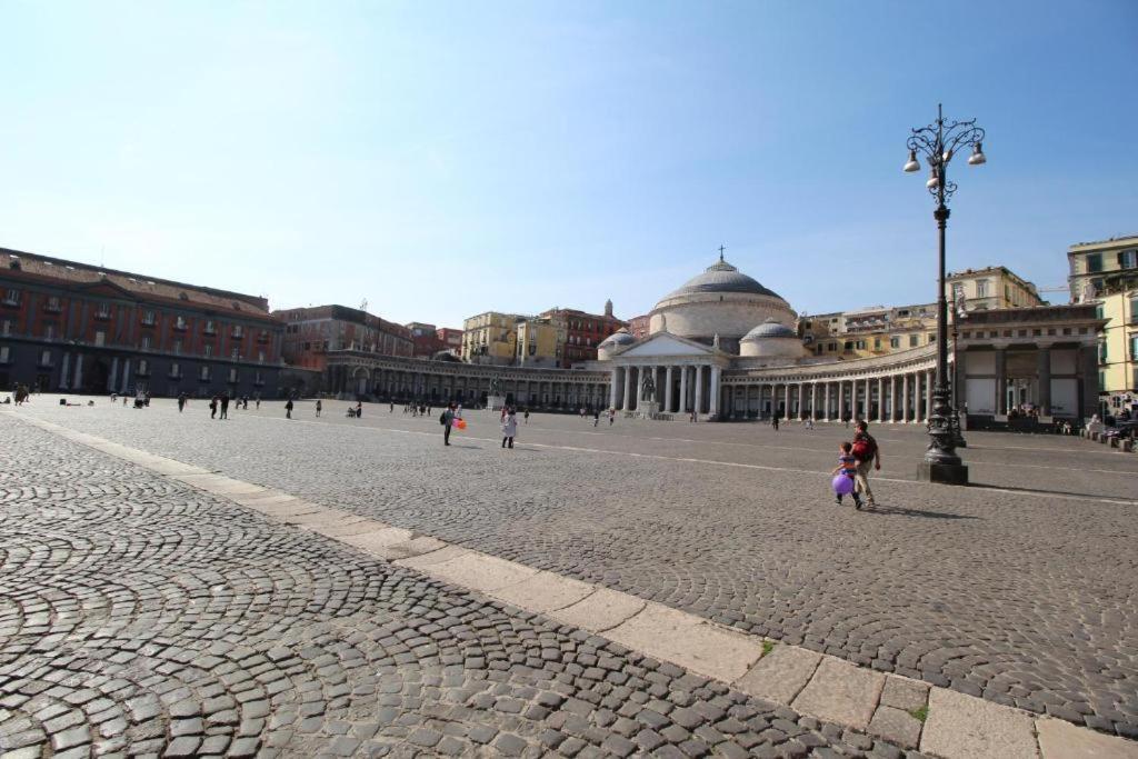 Piazza Carita' Centro Storico Lägenhet Neapel Exteriör bild