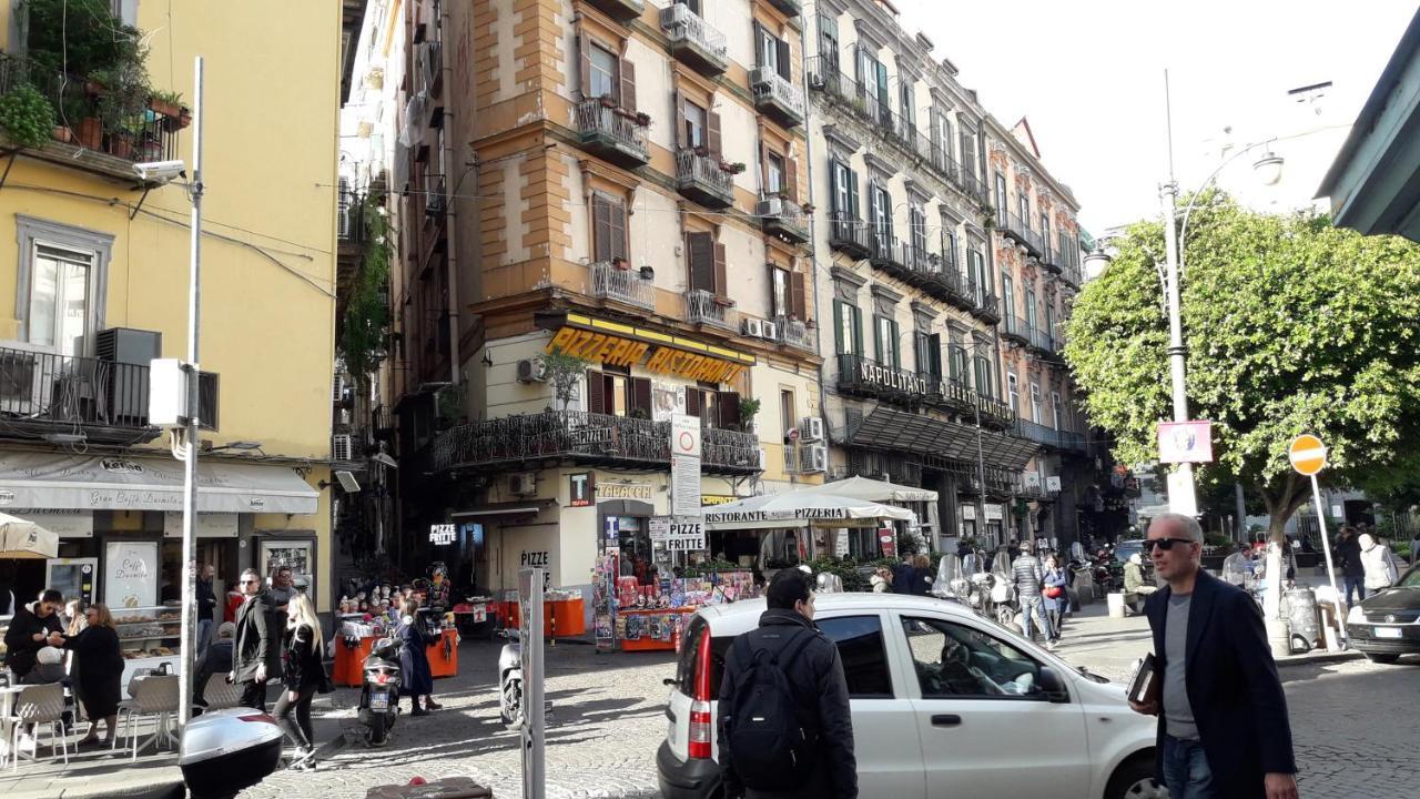 Piazza Carita' Centro Storico Lägenhet Neapel Exteriör bild